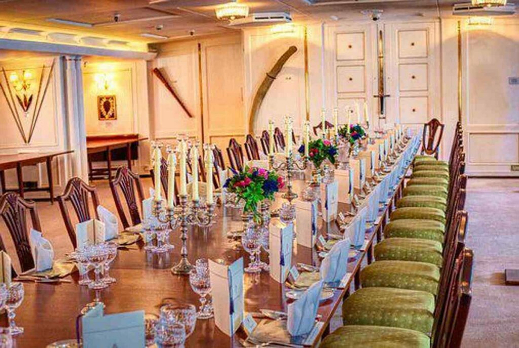 How to Throw a Great Dinner Party