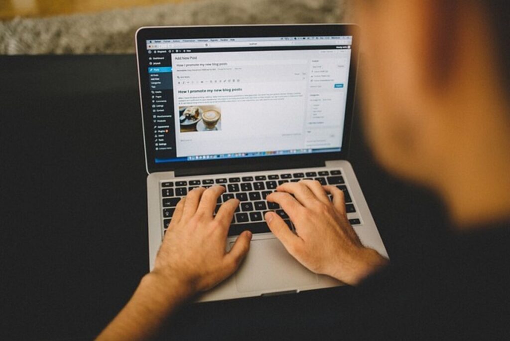 What are the income streams of blogging?