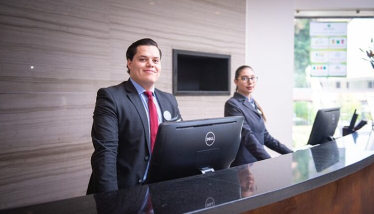 How does LiveCareer work?