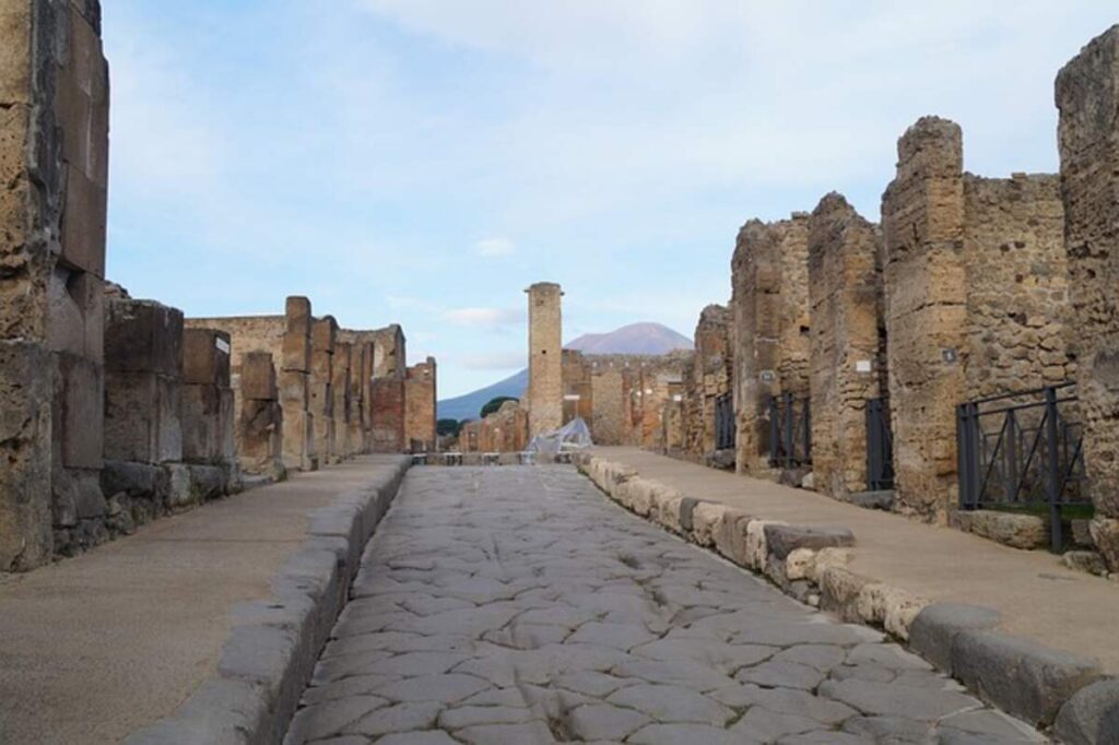 Investigating Pompeii A Visitor's Guidebook